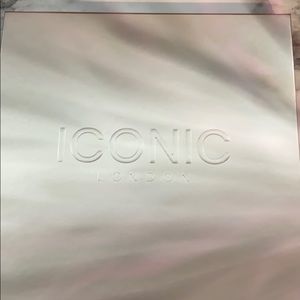 Iconic London make up pallet